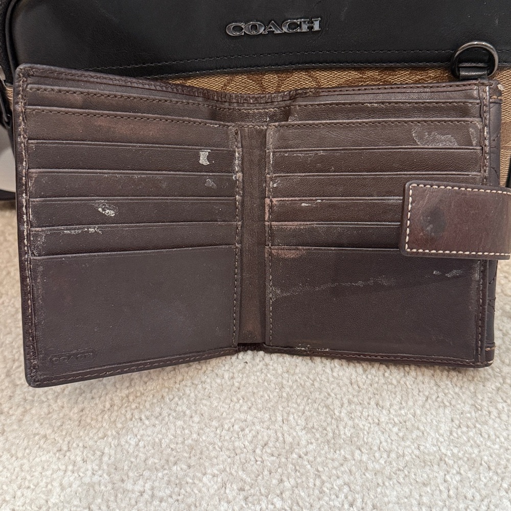 Coach Signature Canvas and Black Bag
(Unisex) Wallet included - Picture 6 of 6